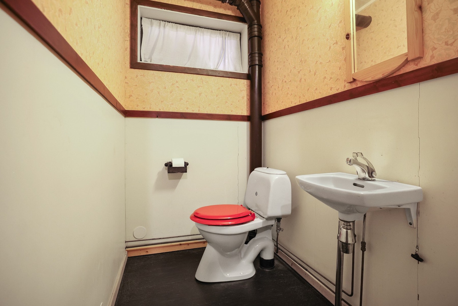 Toalettrom. Galleribilde