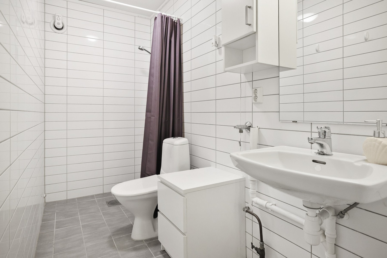 Flislagt baderom med behagelig gulvvarme. Galleribilde