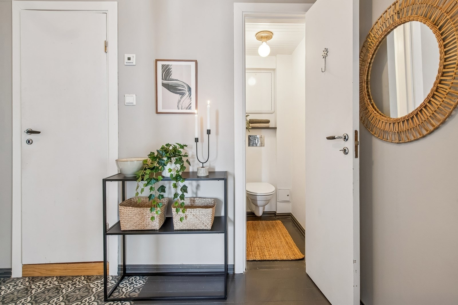 Praktisk, separat toalettrom, oppgradert i 2021. Galleribilde