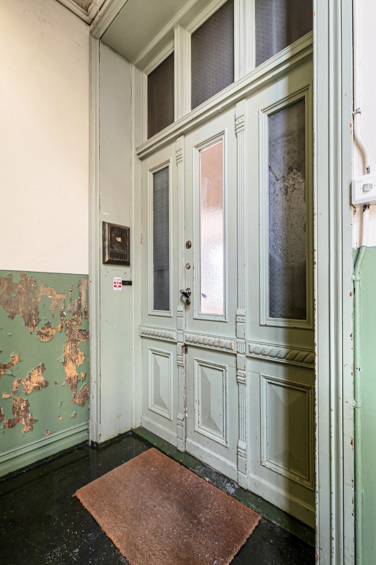Inngangsdøren er planlagt rehabilitert. Galleribilde