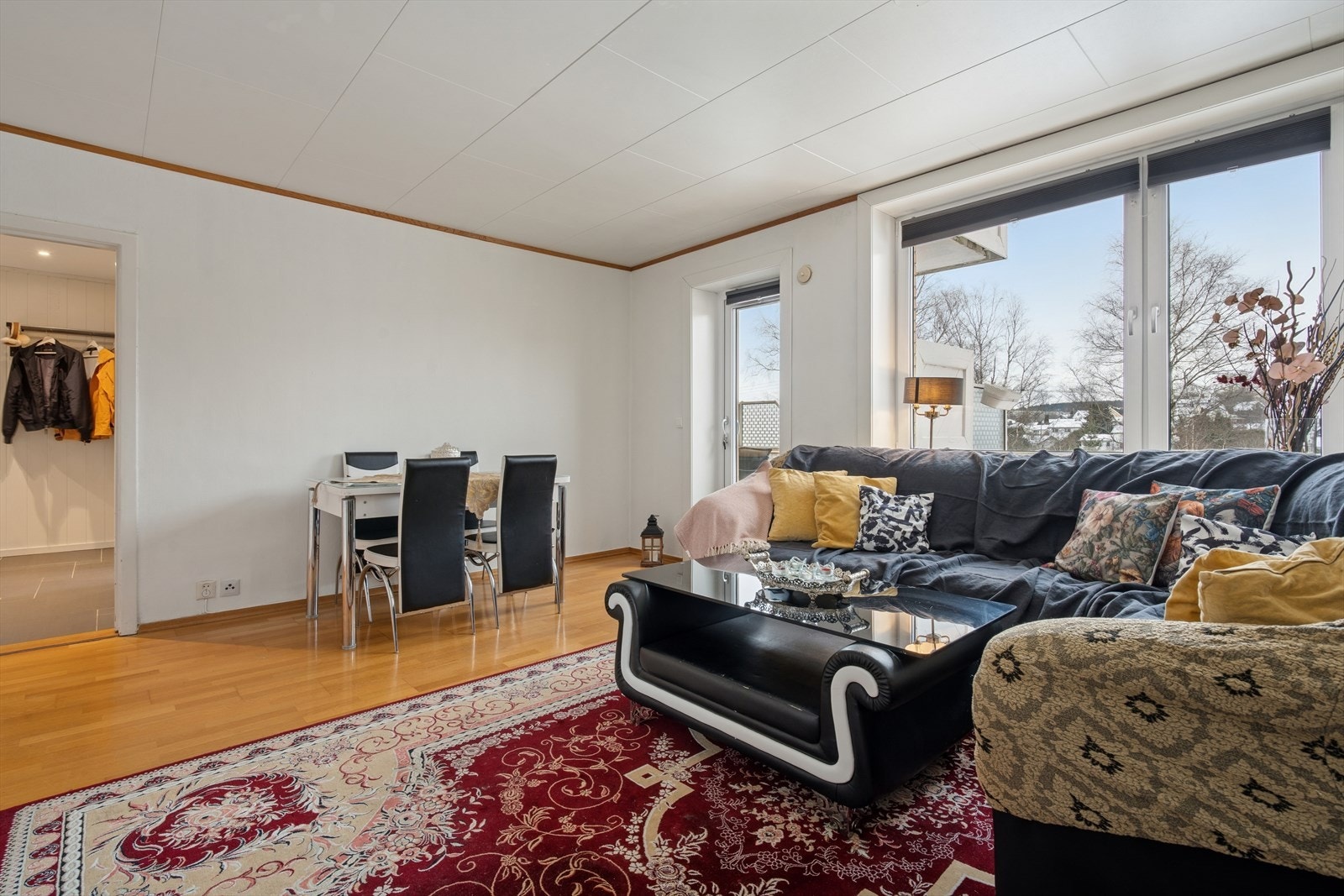 Lys og romslig 3-roms med attraktiv beliggenhet i et etablert boligområde på Nedre Grorud. Galleribilde