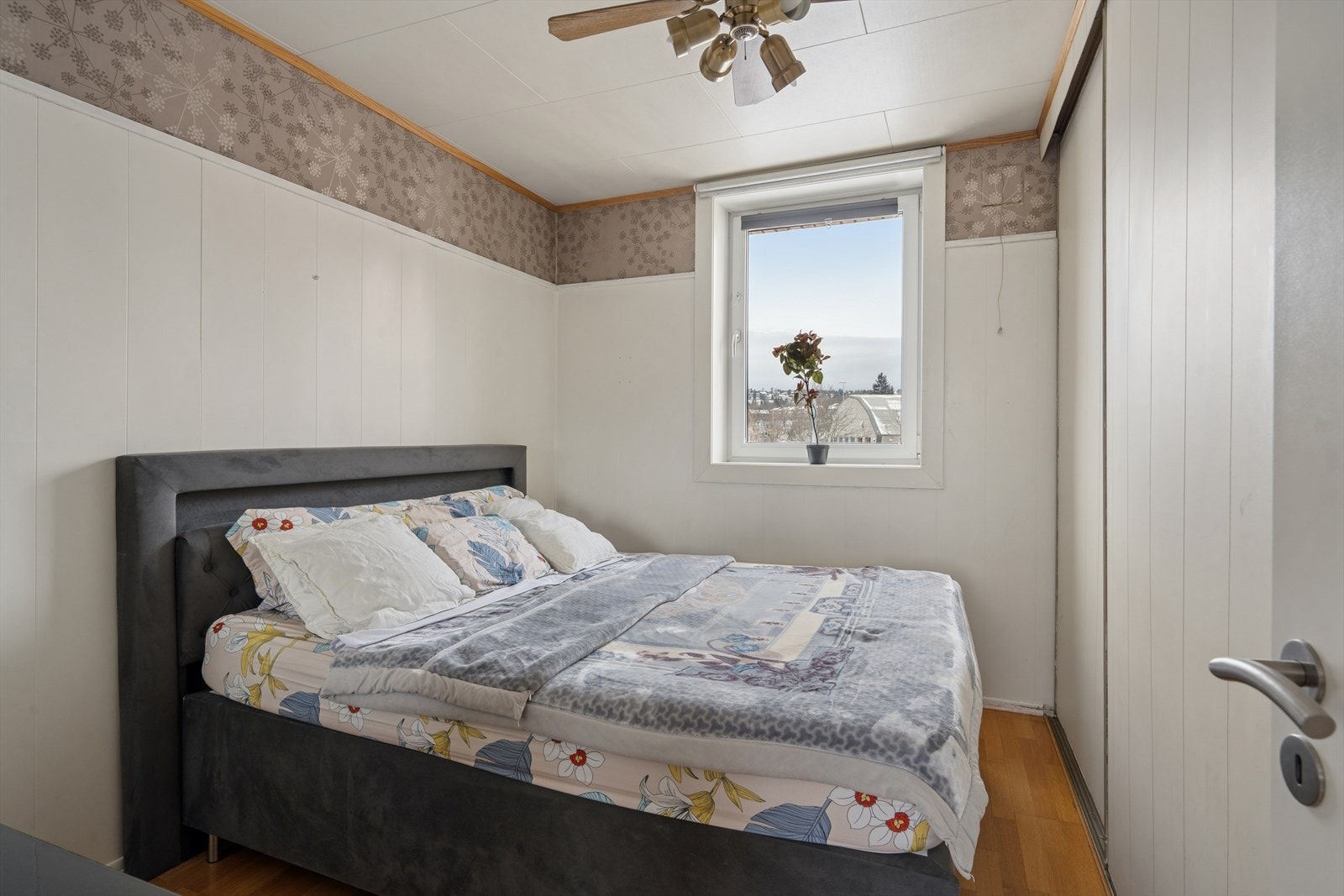 Romslig hovedsoverom. Galleribilde