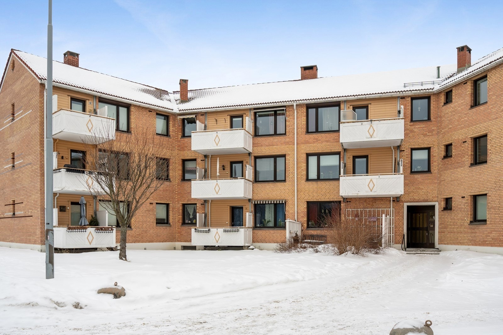 Fra eiendommen er det kort vei til skole, barnehage, matbutikk og offentlig transport Galleribilde