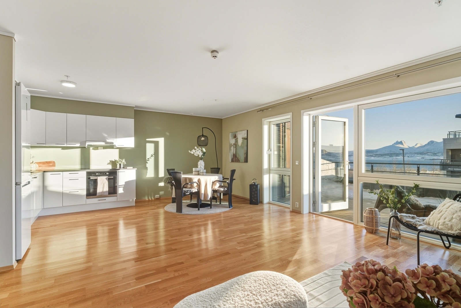 Leiligheten har en romslig og godt utnyttet planløsning Galleribilde