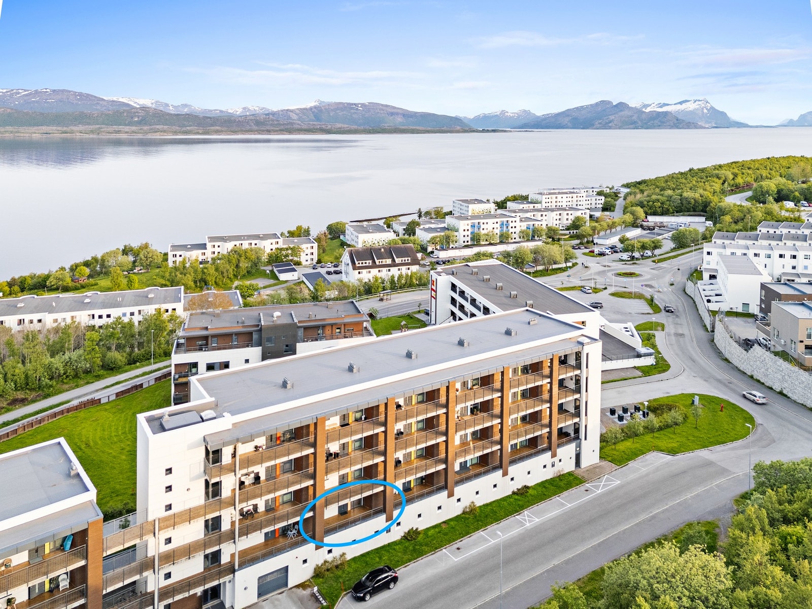 Meget populært område med kort vei til turterreng, skole, barnehager og fin gang-/sykkelavstand til sentrum, Stormyra mm. Galleribilde