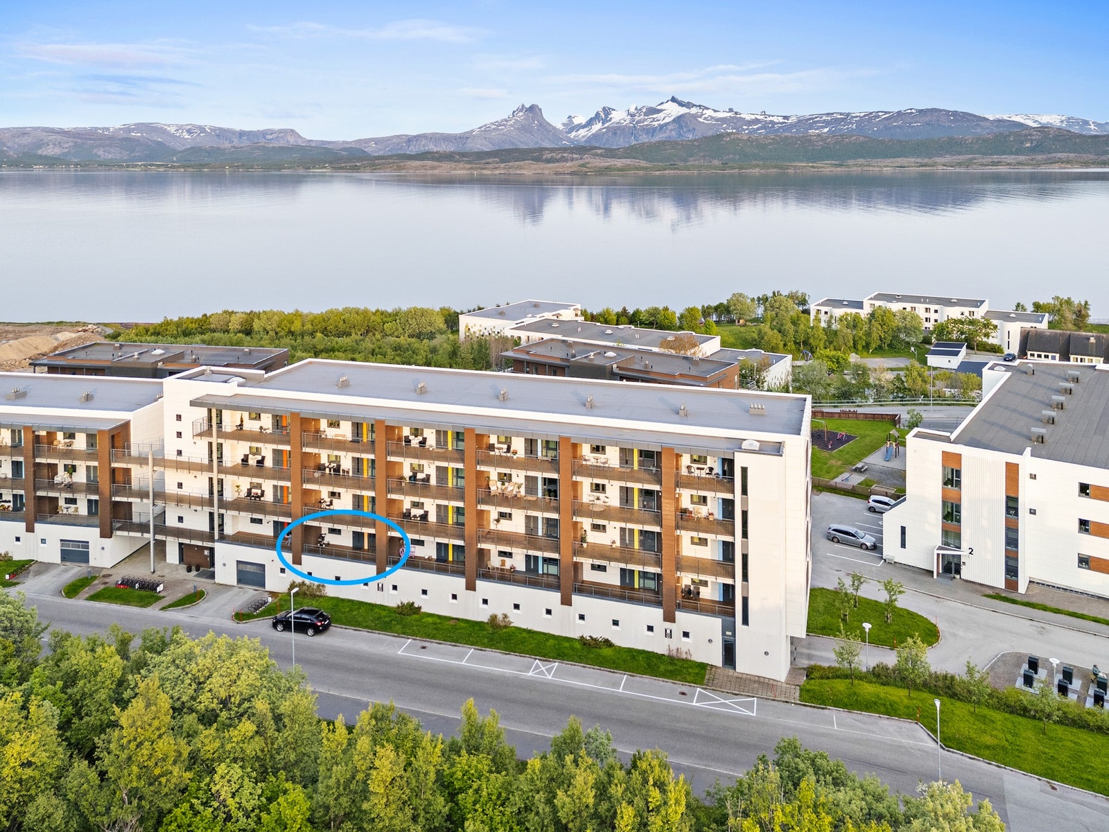 Leiligheten ligger meget fint til i attraktive Bodøsjøen - Dagligvarebutikk like ved Galleribilde