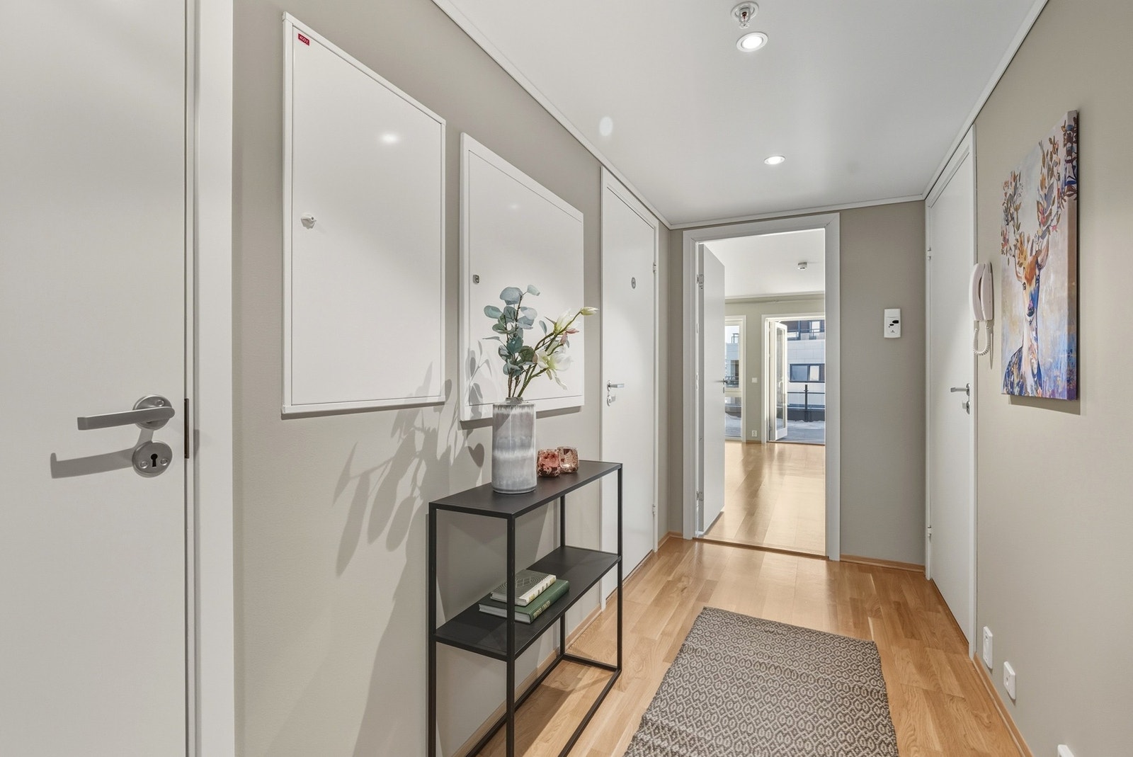 Gang - Her er det adkomst til bad, bod og to soverom Galleribilde