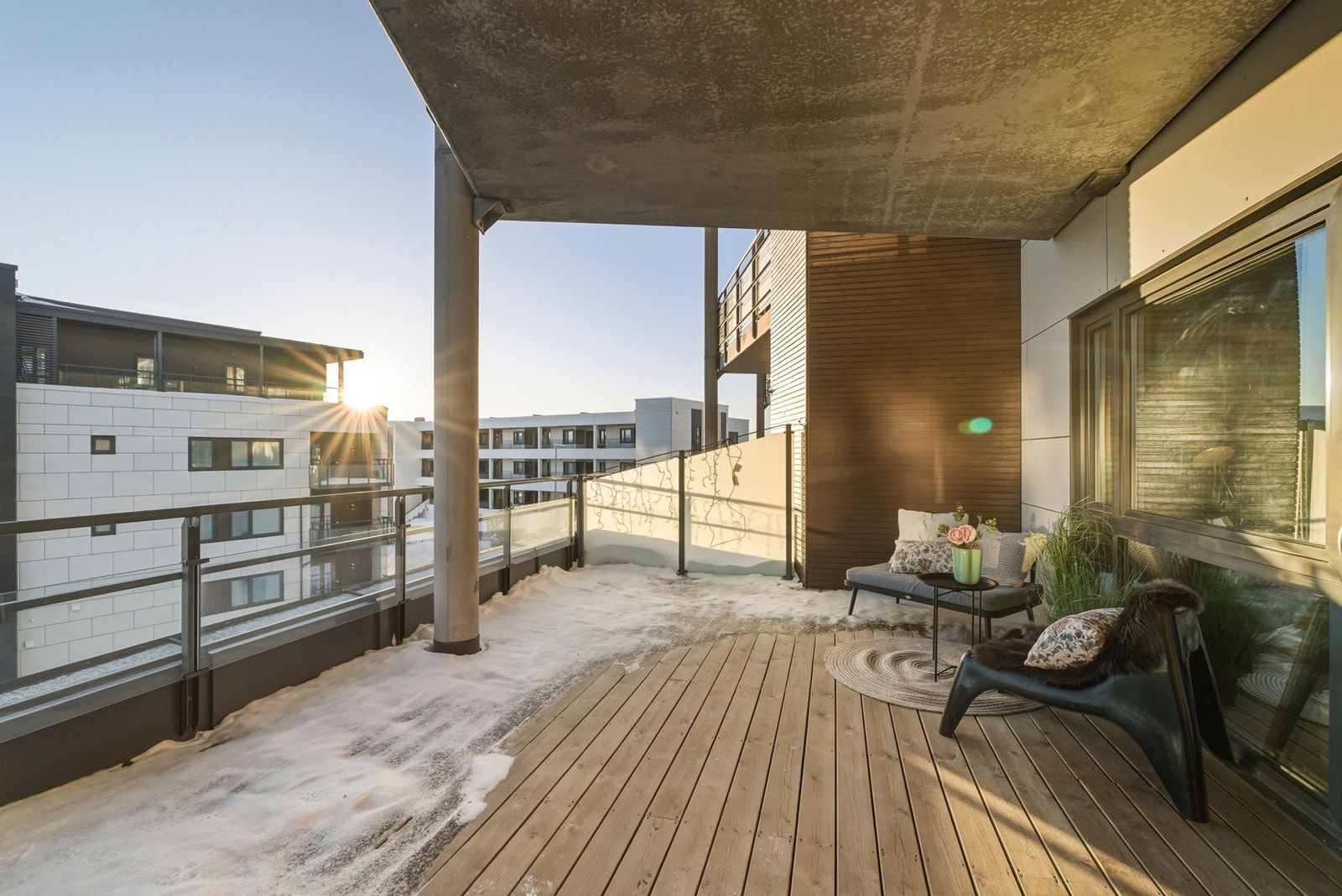 Gog plass til flere sittegrupper, grill, etc. Galleribilde