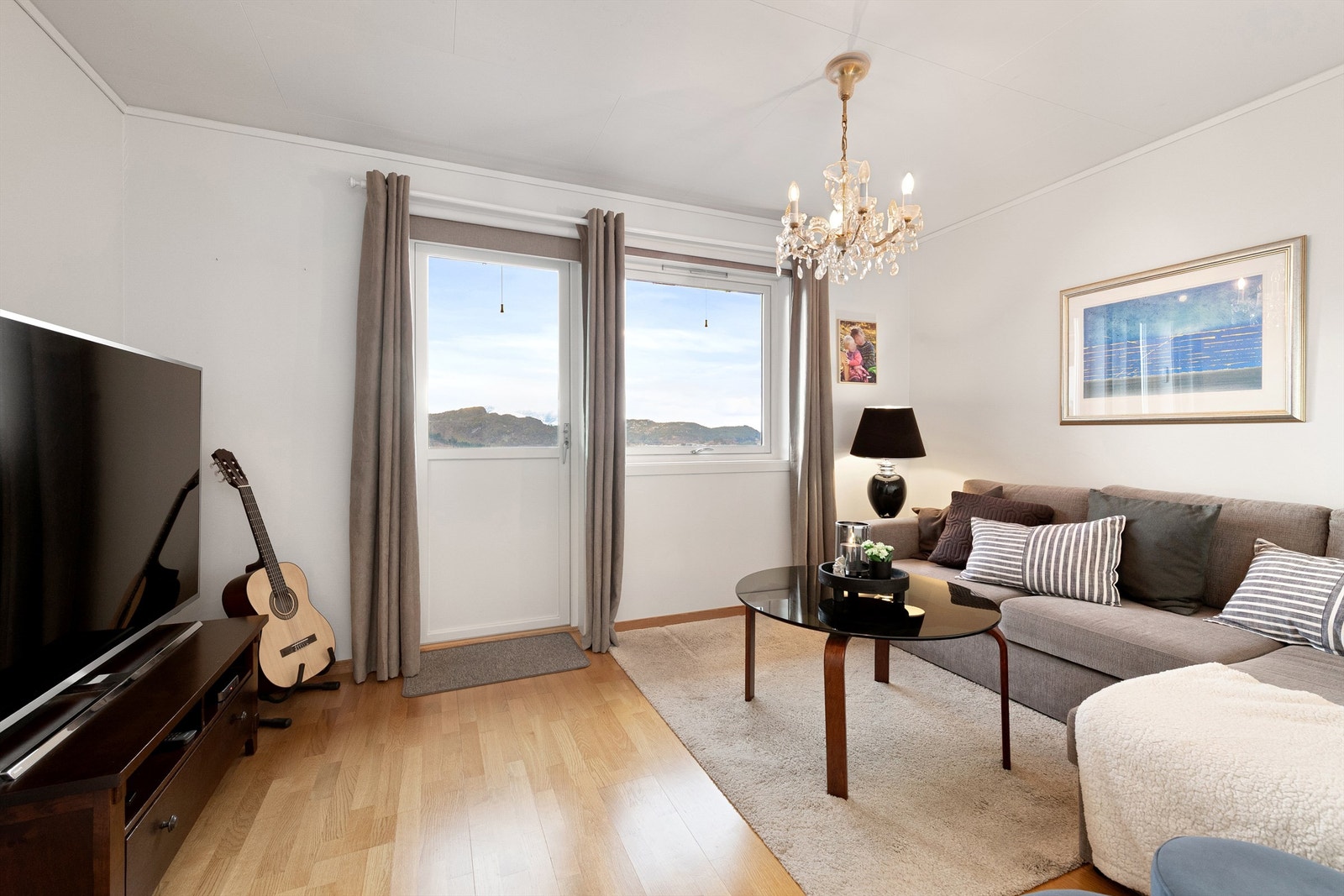 Soverom 2 i hovedetasjen benyttes i dag som tv-stue. Galleribilde