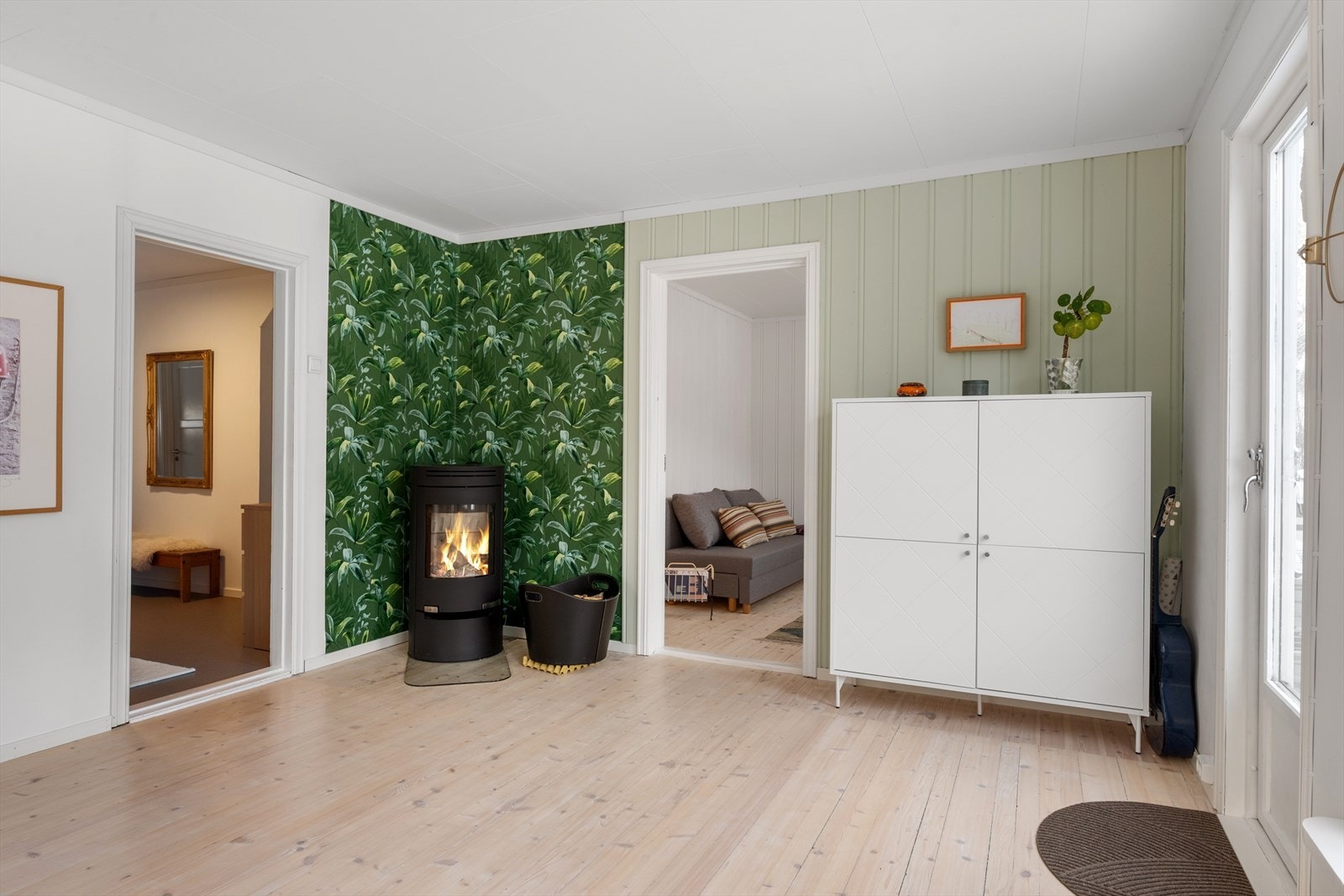 Vedovn og varmepumpe for oppvarming. Galleribilde