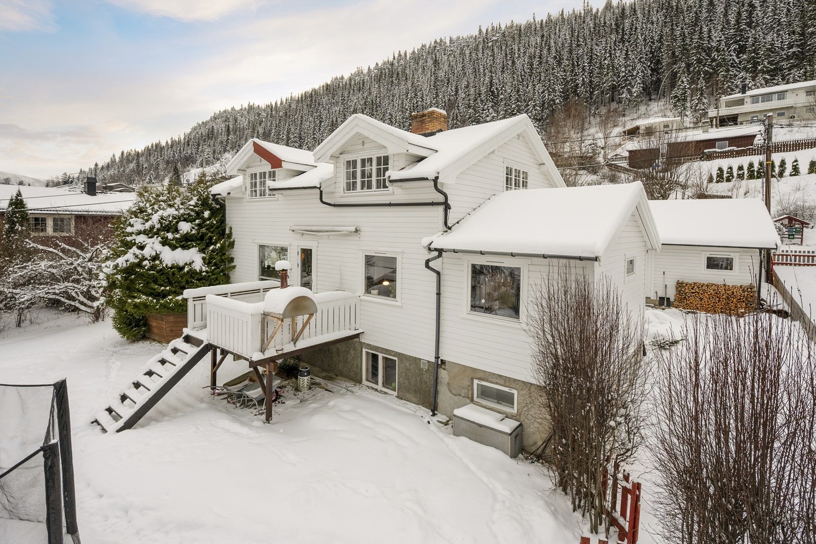 Innholdsrik enebolig over tre plan. Galleribilde