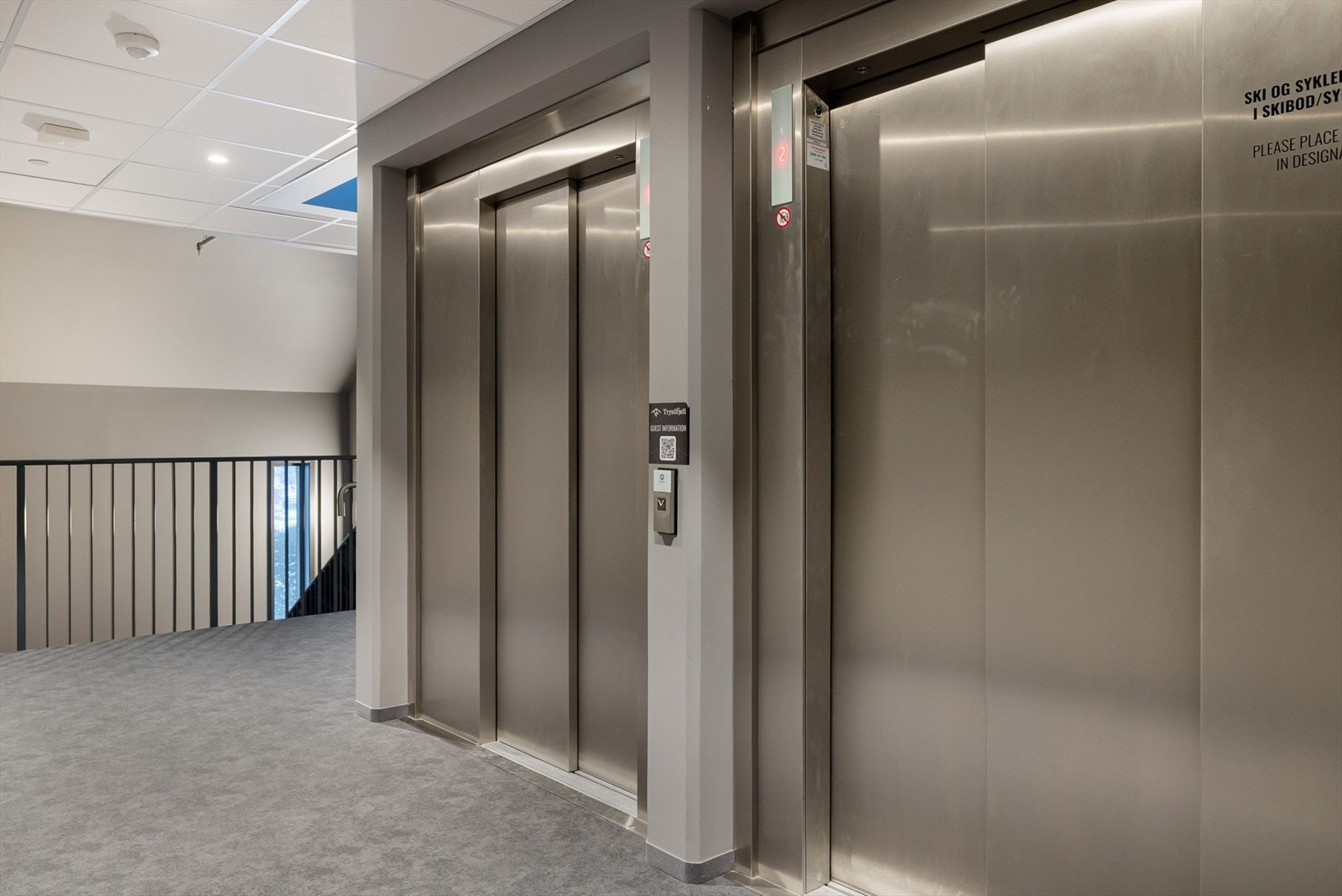 Leiligheten ligger i byggets 6.etasje og har enkel adkomst via heis. Galleribilde