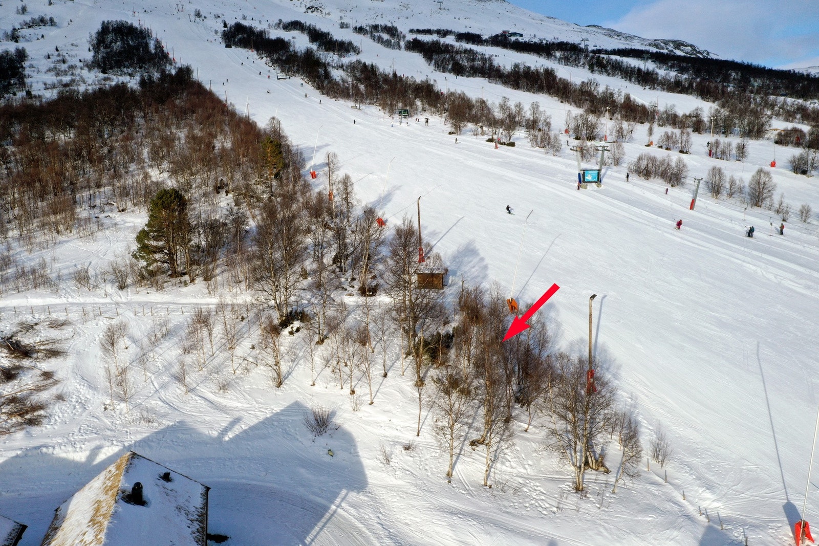 Tomten har en attraktiv beliggenhet like ved skibakken. Galleribilde
