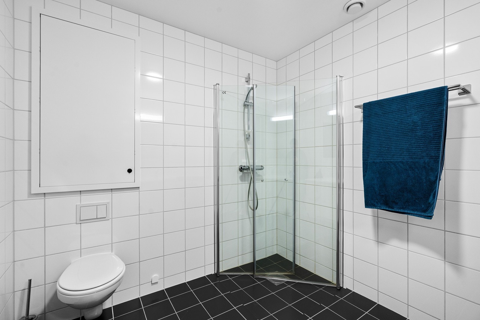 Utsnitt bad/ vaskerom Galleribilde