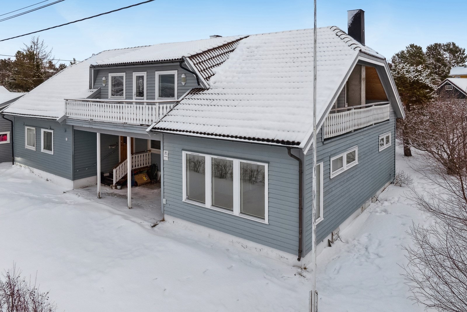 Del av tomannsbolig med moderniseringsbehov og sentrumsnær beliggenhet i barnevennlig nabolag. Galleribilde