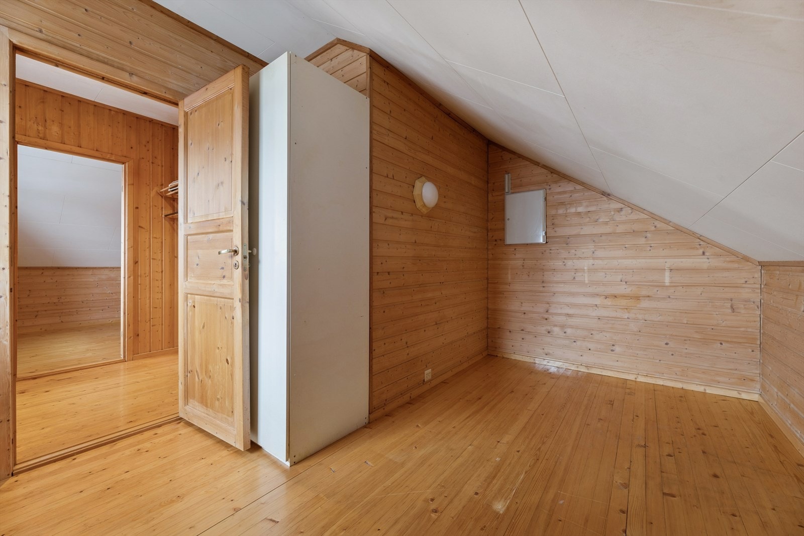 Soverommene har god plass til seng, tilpasset garderobeløsning og andre småmøbler. Galleribilde