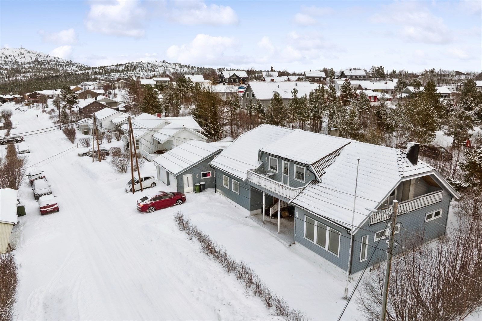 Fra eiendommen er det nærhet til fine tur- og friluftsområder for bruk hele året. Galleribilde