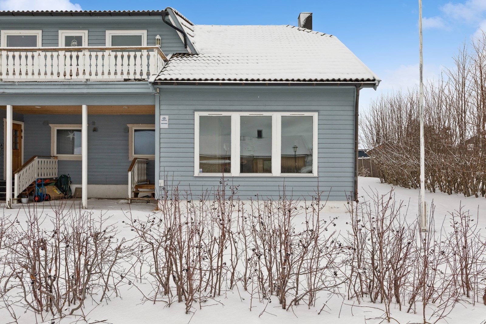 Boligen ligger i tilbygget del fra 1992, i bygg opprinnelig oppført i 1969. Galleribilde