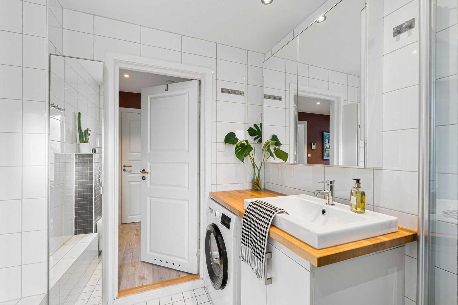 Det ble tatt fuktmåling i konstruksjonen, og denne ble målt til 0 %. TG 0. Galleribilde