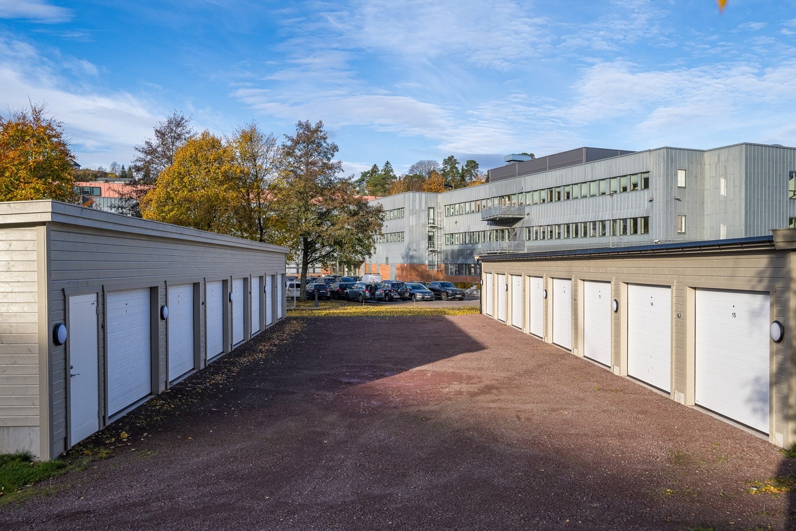Mulighet for garasjeplass i felles garasjeanlegg etter søknad til styret. Galleribilde