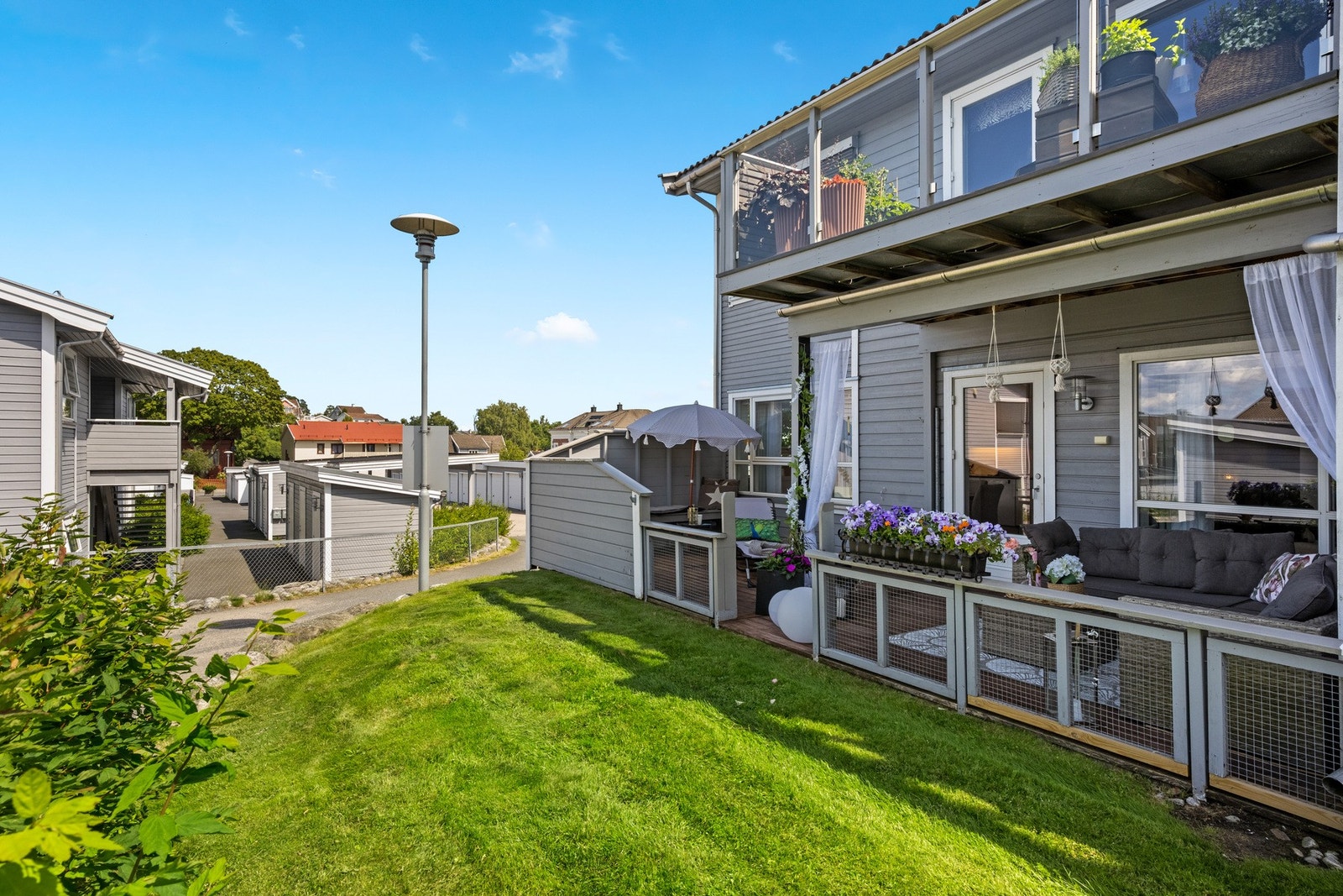 Uteplassen er delvis overbygget Galleribilde