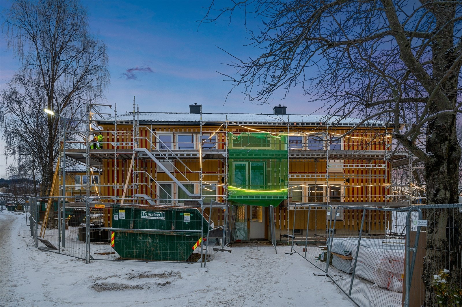 Utvendig fasade er under arbeid. Samtidig innstalleres det nytt ventilasjonsanlegg. Etter planen skal prosjektet ferdigstilles i mai/juni 2026. Galleribilde