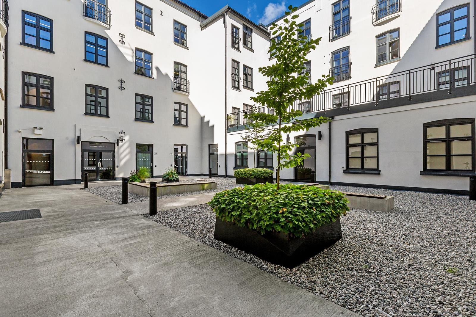 Campus har en fin og lys innvendig bakgård. Galleribilde