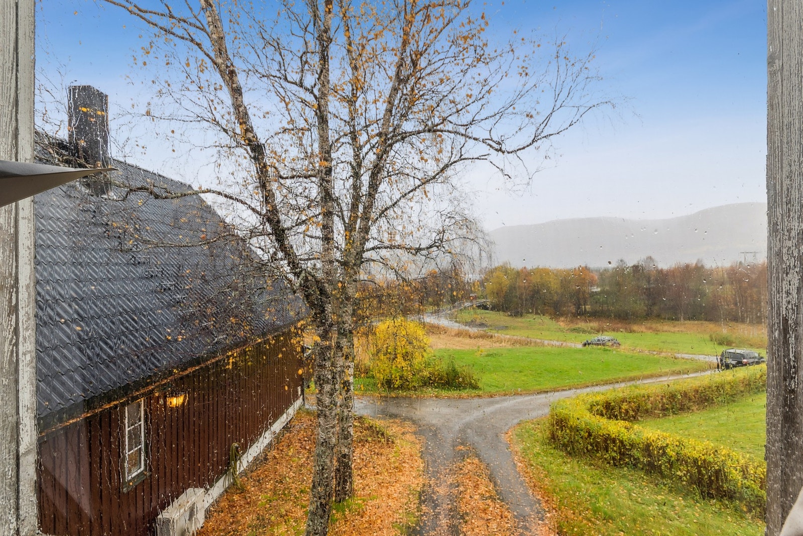 Utsikt og garasje Galleribilde