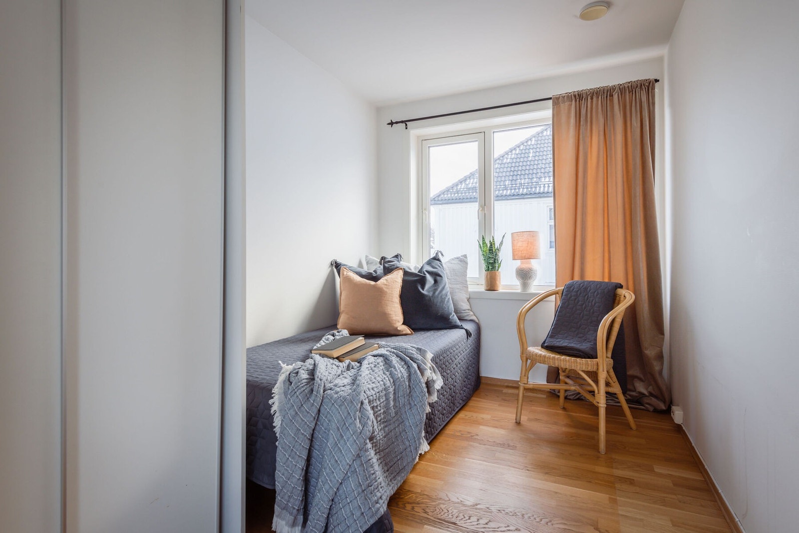 Soverom 2 er perfekt som gjesterom eller kontor. Galleribilde