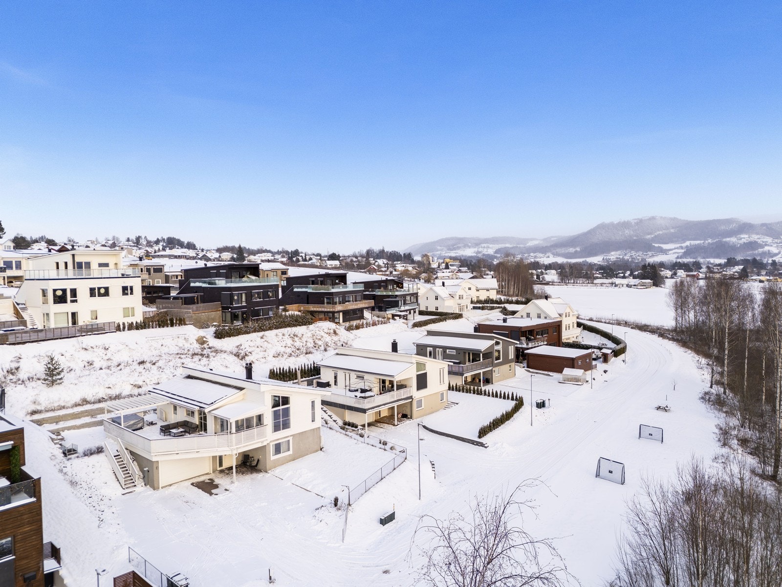 Stilren og familievennlig enebolig fra 2017 med attraktiv beliggenhet! Galleribilde