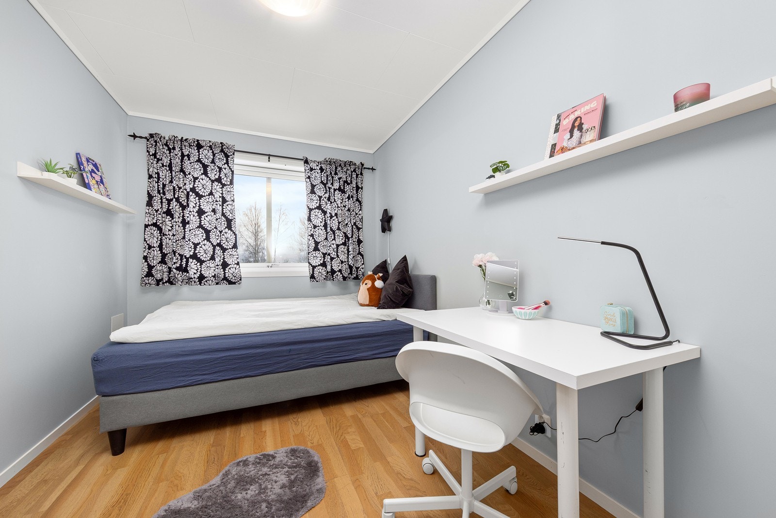 Soverom 2. Her har du plass til seng, nattbord og garderobeløsning. Galleribilde