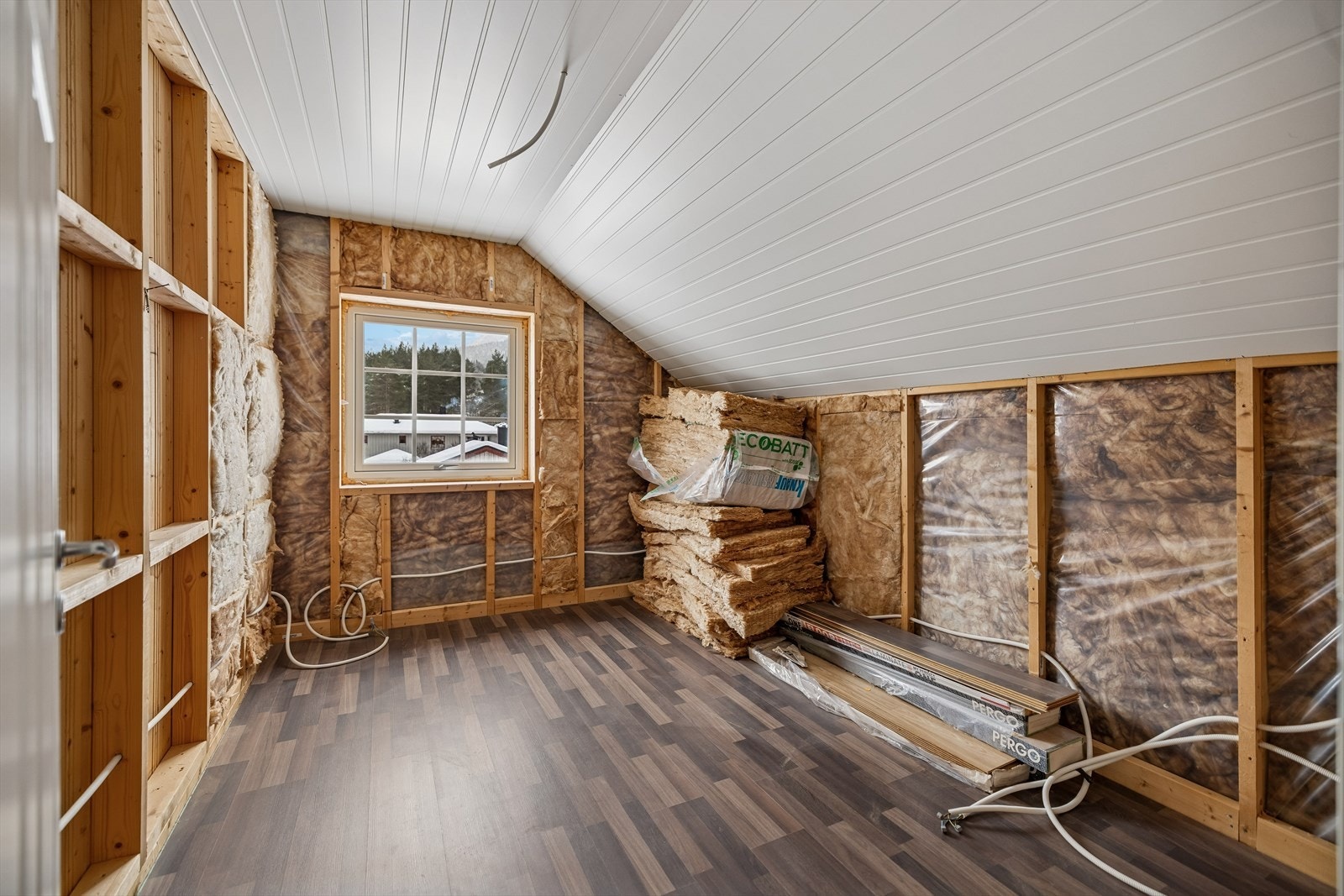 Delvis uinnredet rom. Galleribilde