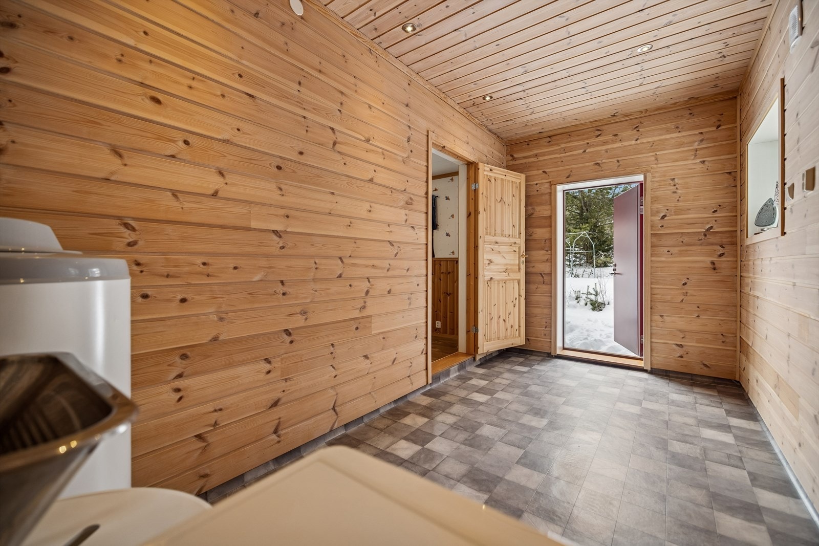 Vaskerommet haren egen, svært praktiske utgang. Galleribilde