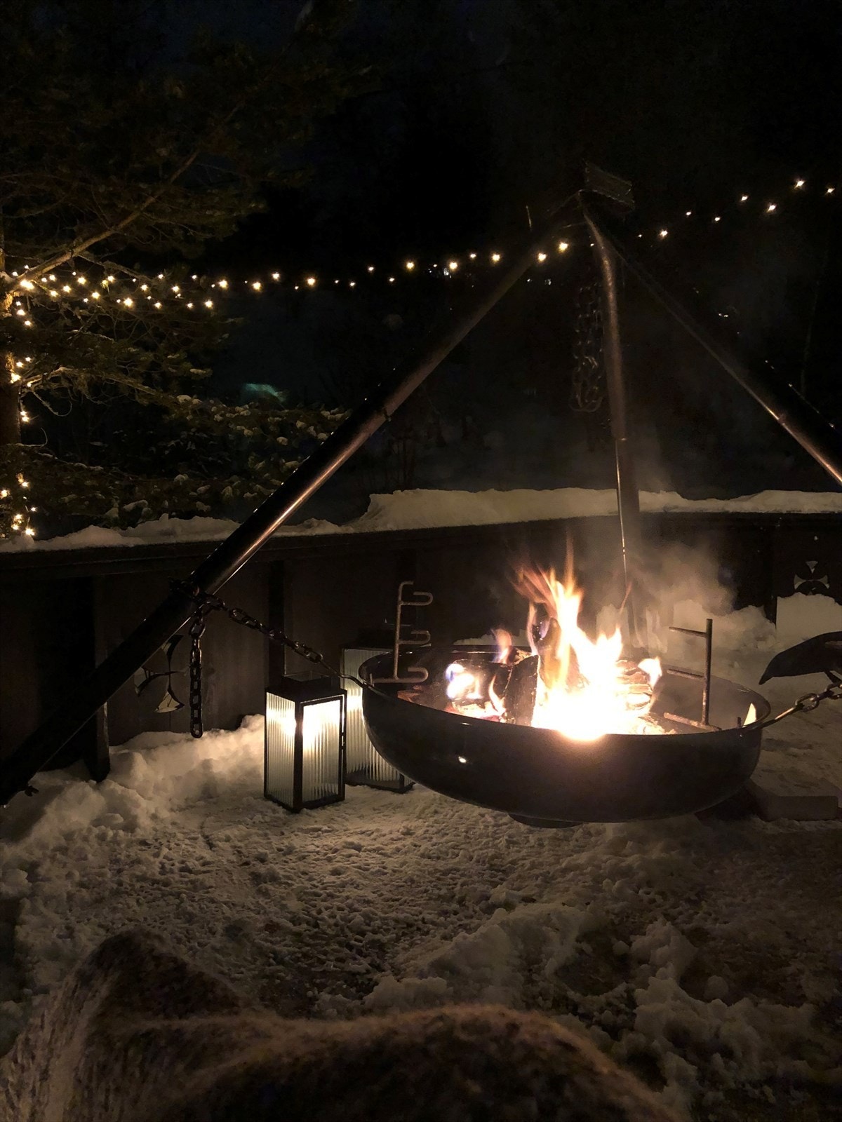 Nydelige kvelder rundt bålpannen. Bilde tatt av selger. Galleribilde