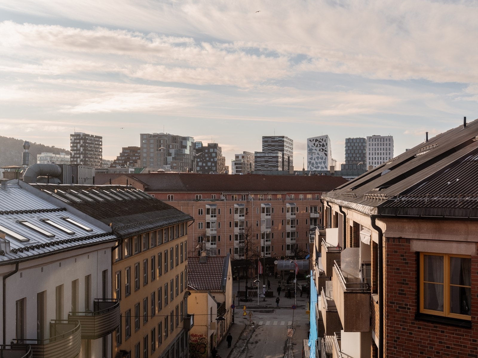 Fra takterrassen er det utsikt mot Barcode og Bjørvika. Galleribilde
