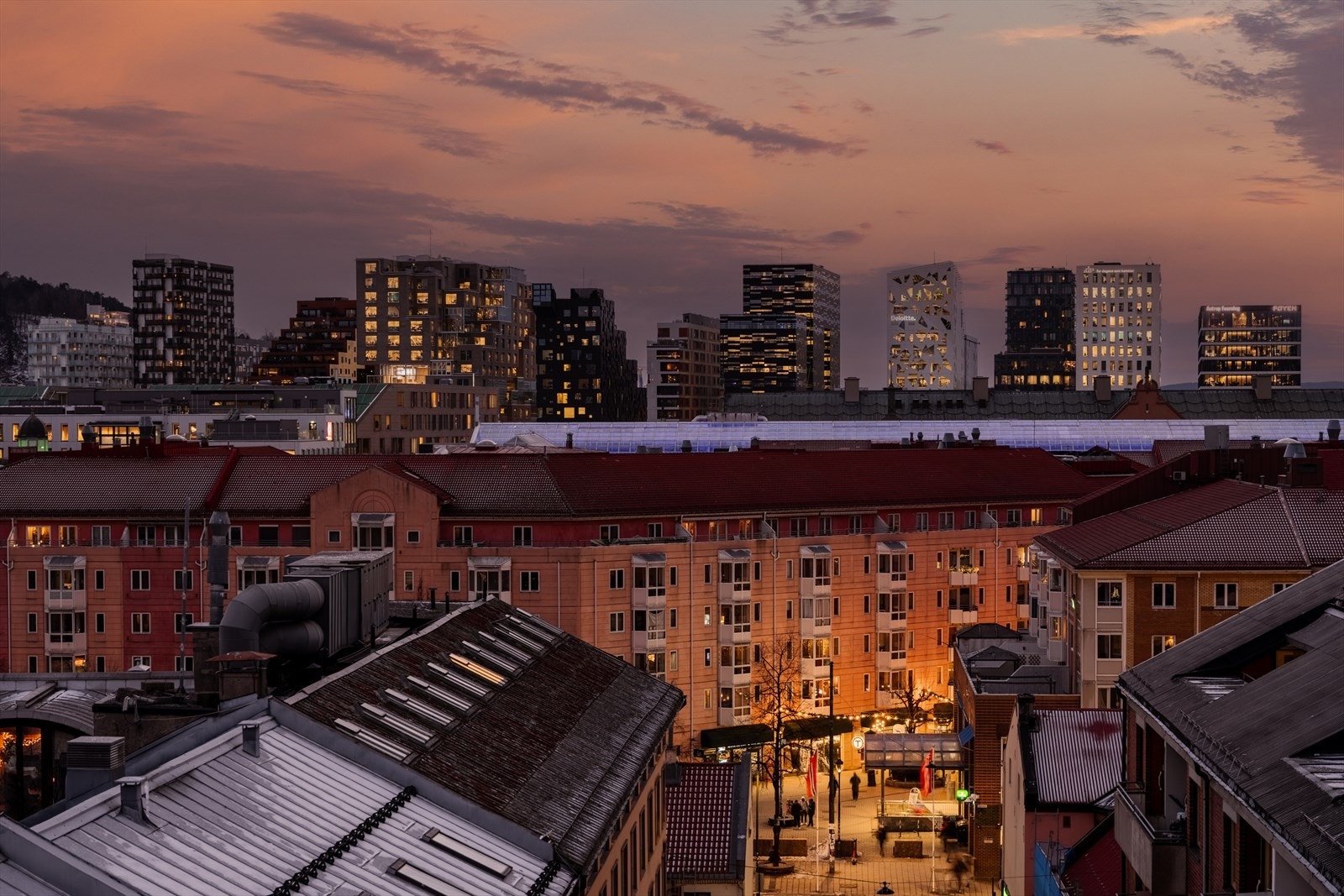 Kollektivtilbudet er svært godt med Grønland T-banestasjon og Oslo bussterminal kun et steinkast unna. Galleribilde