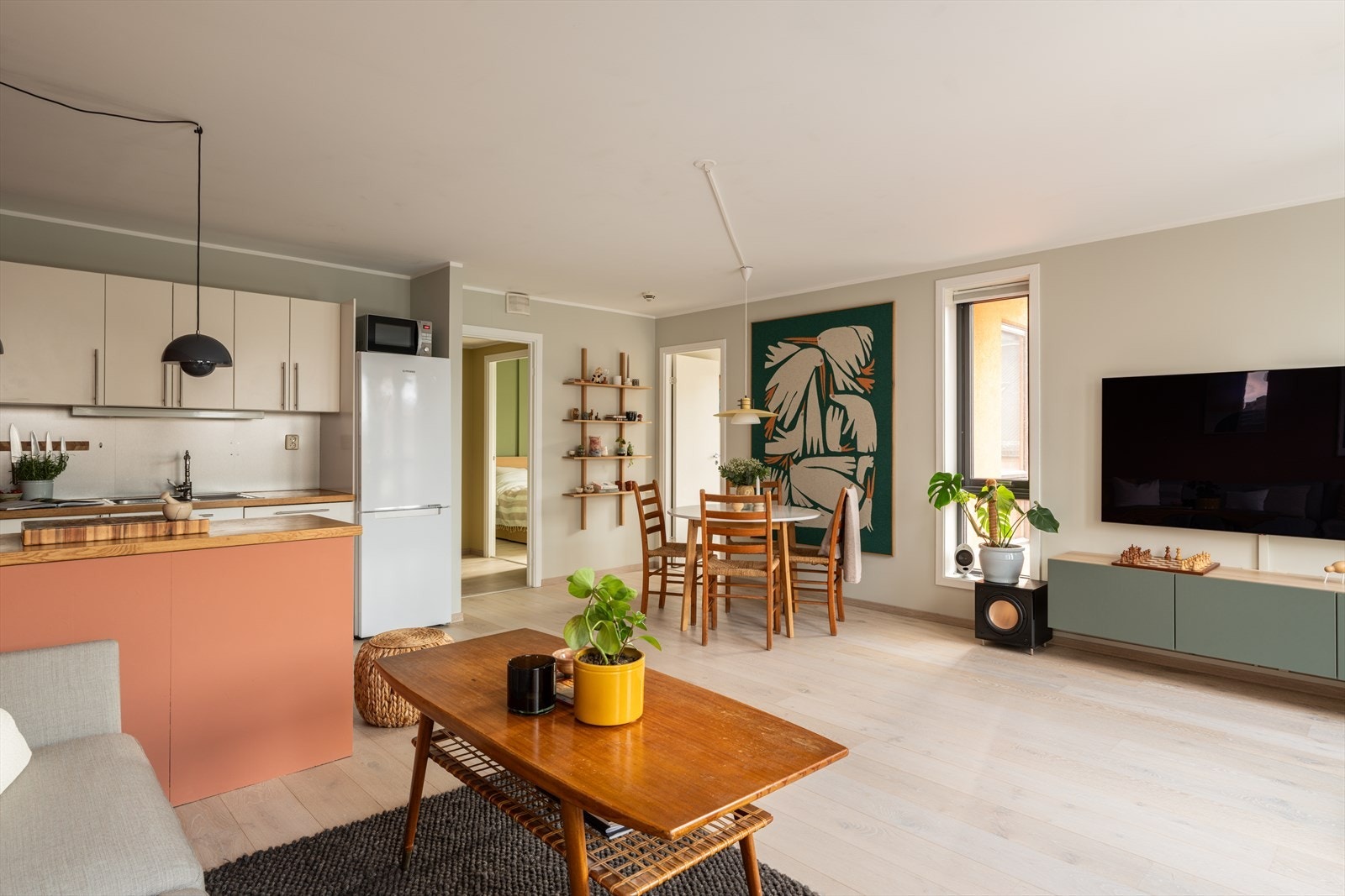 Leiligheten har en gjennomgående god standard med flere oppgraderinger de siste årene. Galleribilde