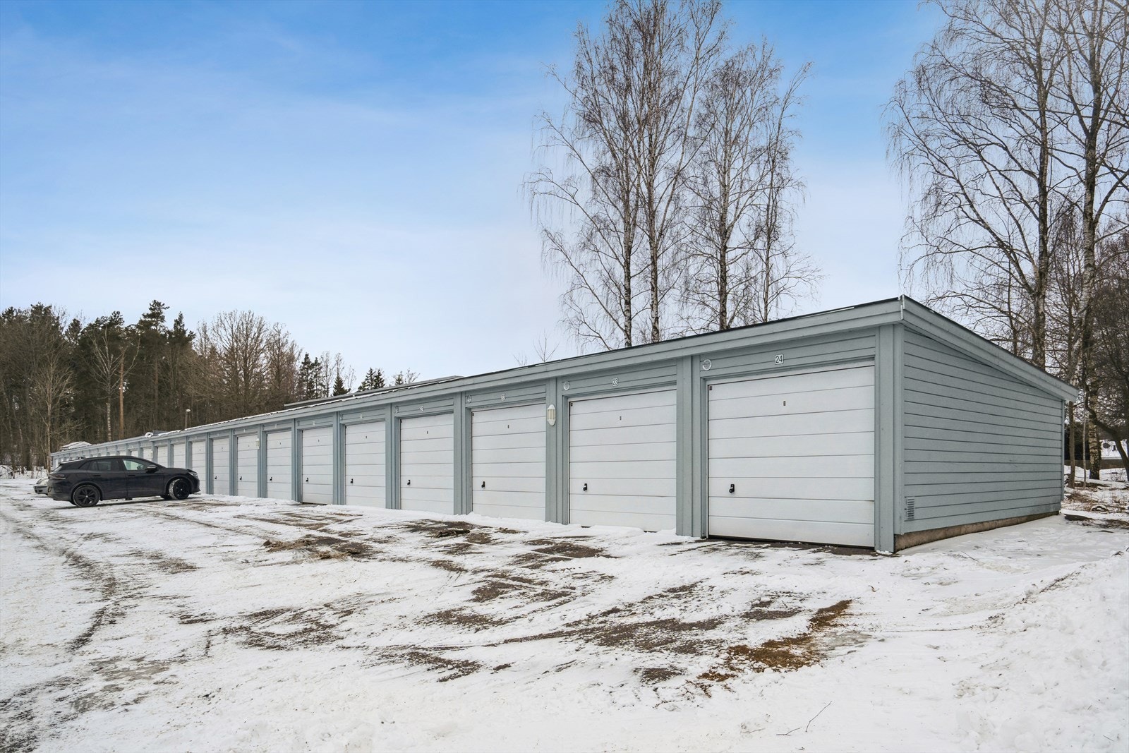 Det medfølger parkering i garasjerekke. Galleribilde