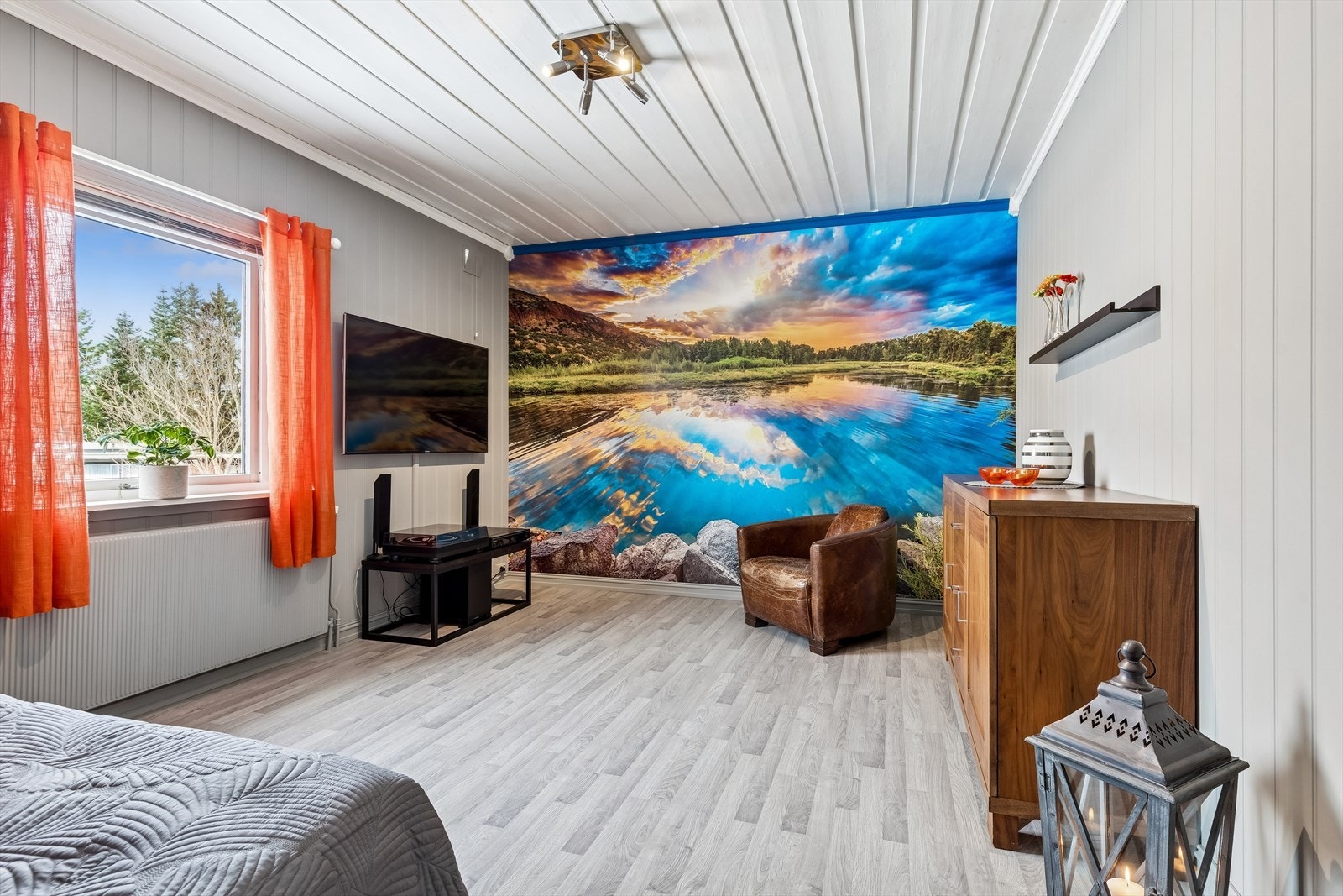 Dette rommet gir fleksibilitet og kan enkelt innredes som soverom eller en ekstra stue. Galleribilde