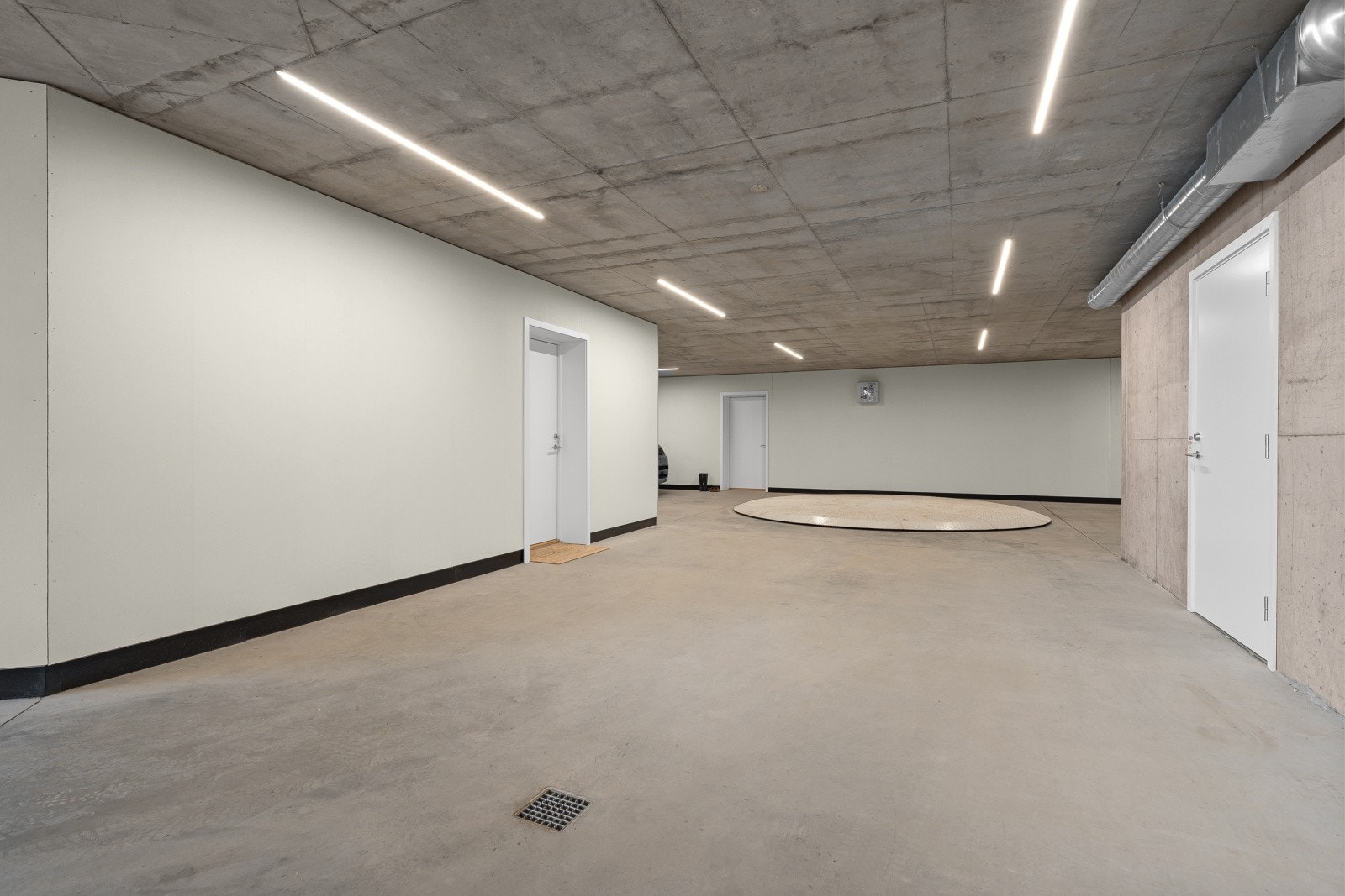 Her finner du også en genial bilkarusell som gjør parkeringen både enkel og effektiv. En løsning som må oppleves - og som gir en helt unik parkeringskomfort. Galleribilde