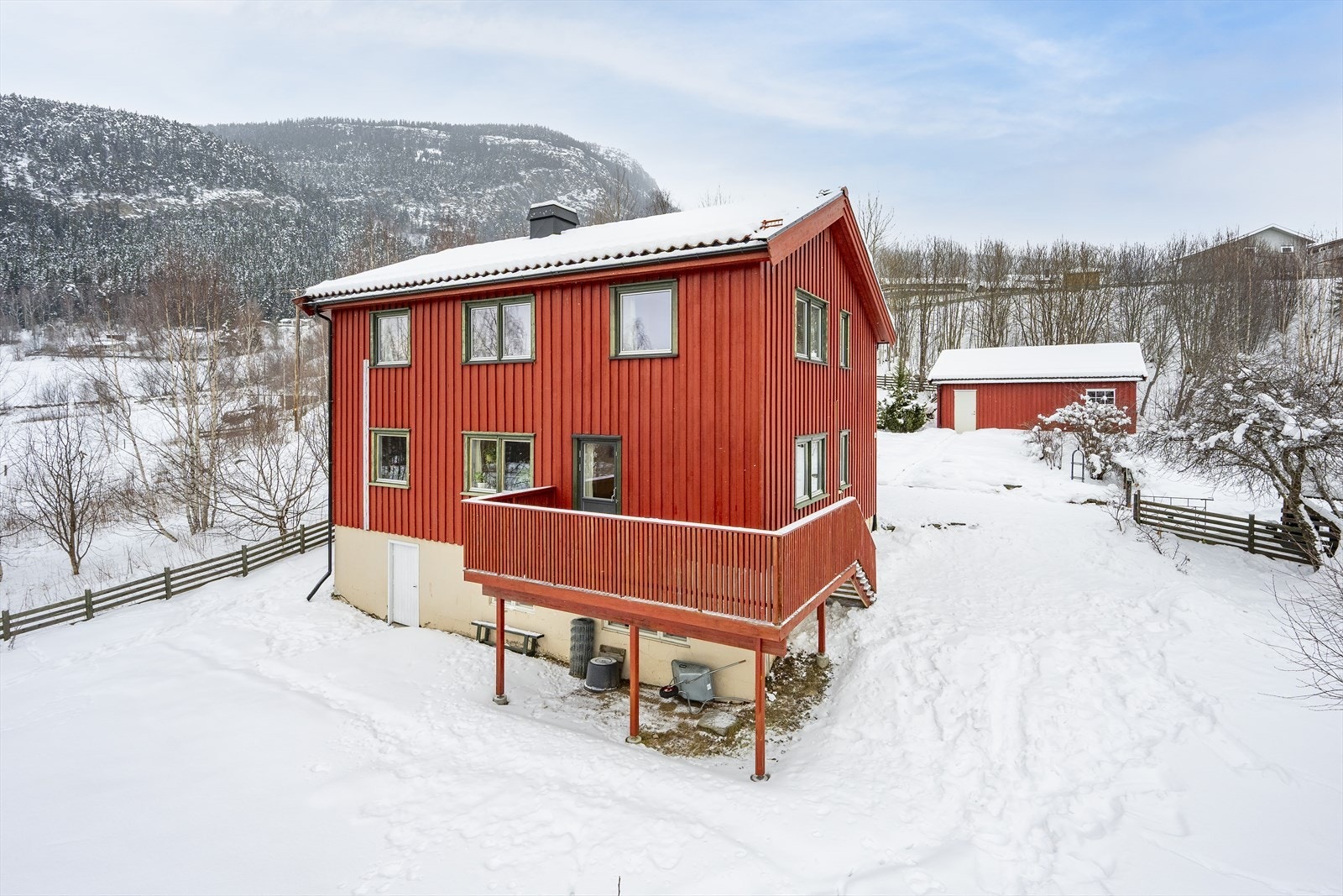 Direkte adkomst til uteområdet gir en fin overgang mellom inne- og uterom. Galleribilde