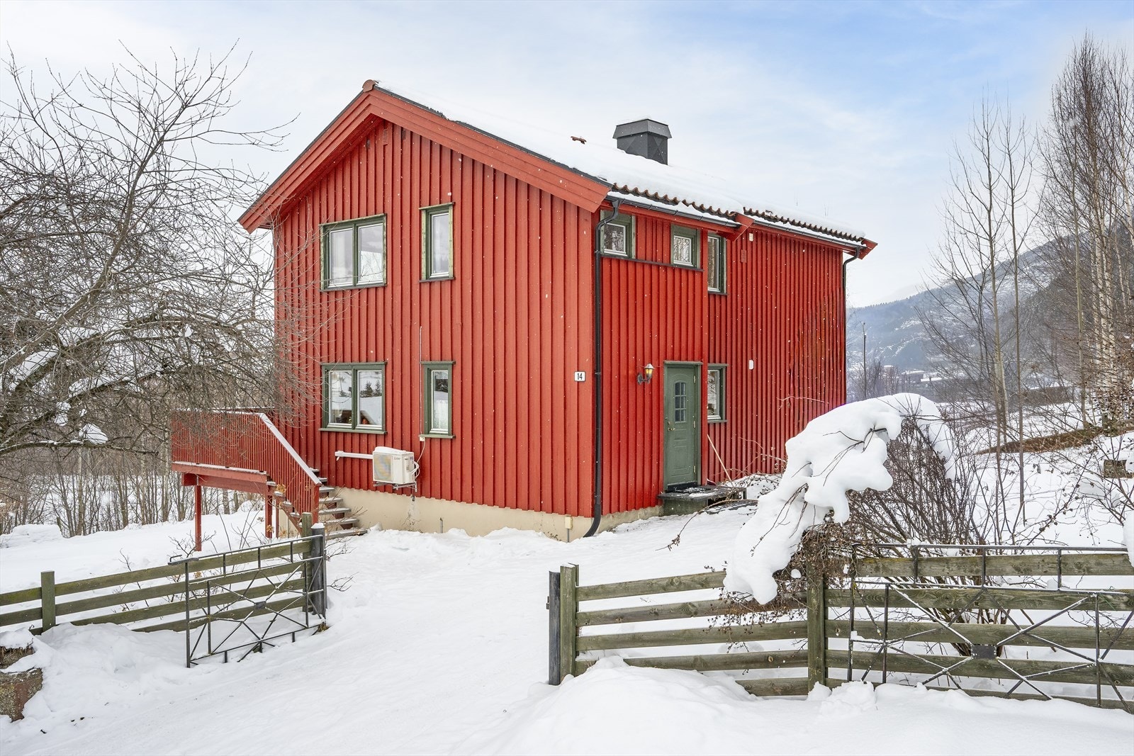 Boligen fremstår vedlikeholdt utvendig og innvendig. Galleribilde