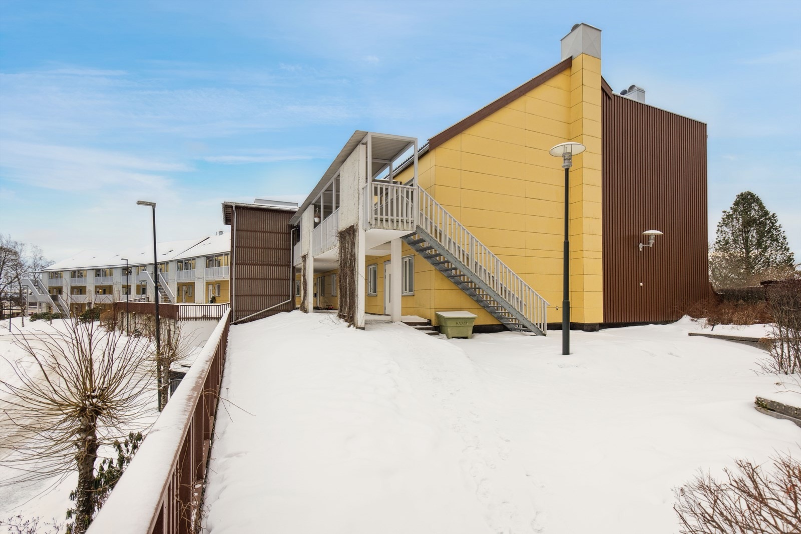 Leiligheten har adkomst via felles trapper og heis fra garasjeplan. Galleribilde