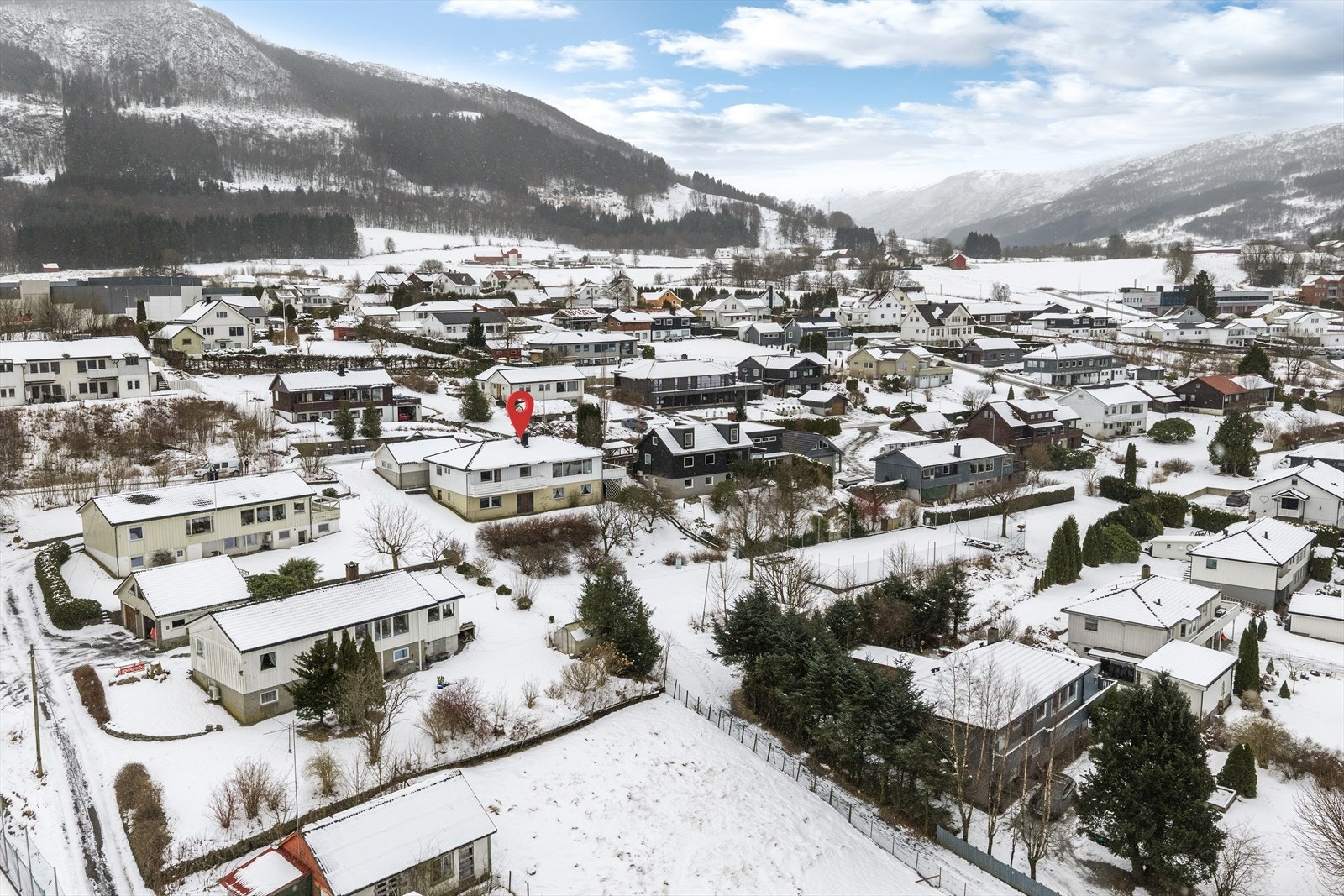 Velkommen til Litlehagen 58, presentert av eiendomsmegler Christoffer Haugeberg Våge. Foto: Vestbris. Galleribilde