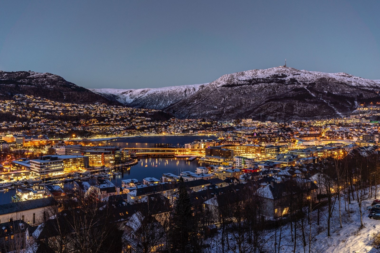 - Leiligheten ligger fint og høyt plassert i nabolaget, med nydelig utsikt - Galleribilde