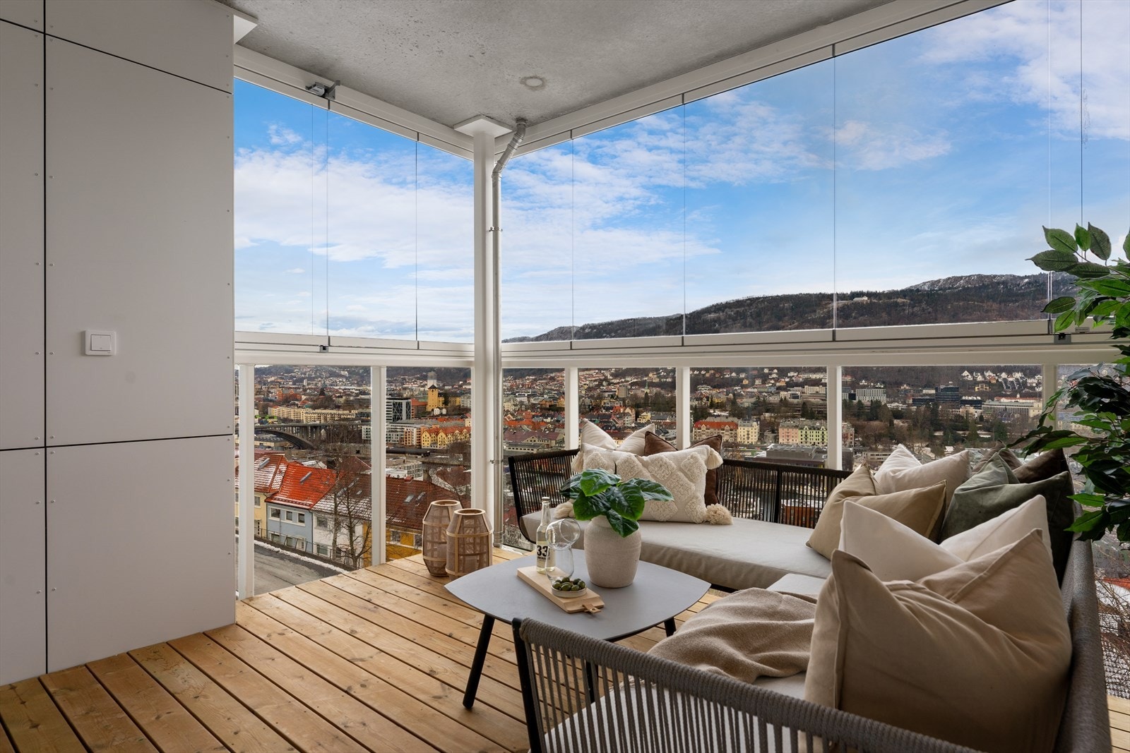 - Nydelig innglasset altan på 12 m² - Galleribilde