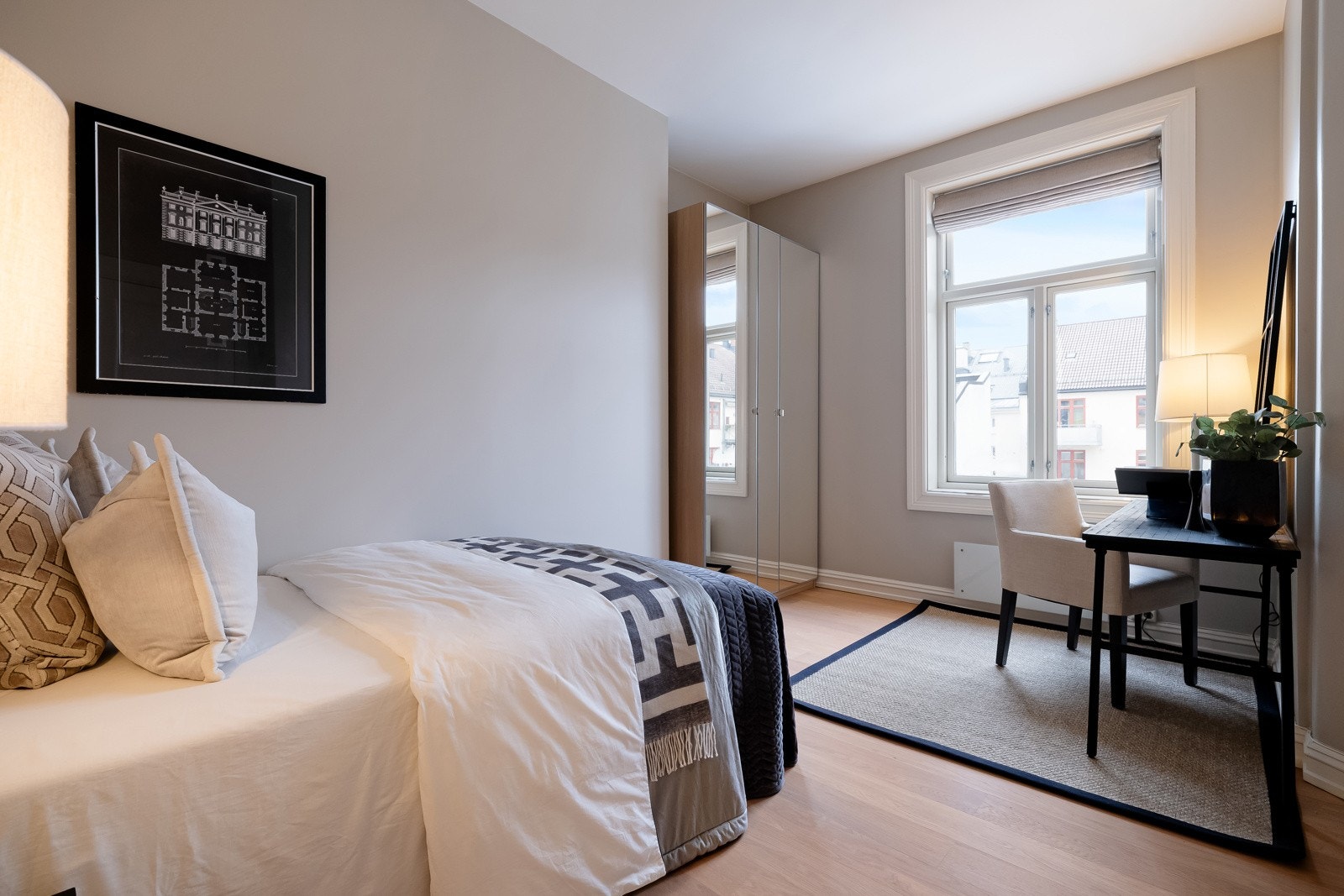 Det andre soverommet har også god plass til seng, nattbord eller skrivebord, og egner seg godt som gjesteværelse, barnerom eller hjemmekontor. Galleribilde