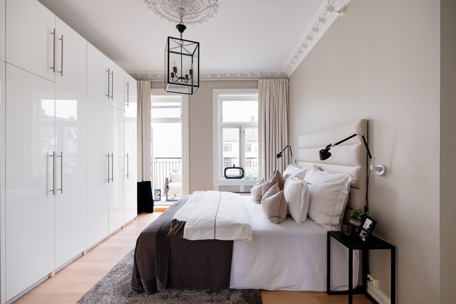 Boligen har to fine og romslige soverom hvor begge vender mot bakgård. Galleribilde