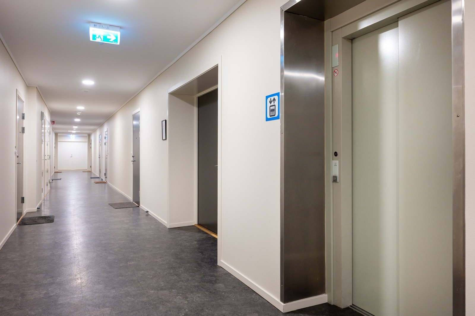 Det er heis i bygget. Galleribilde