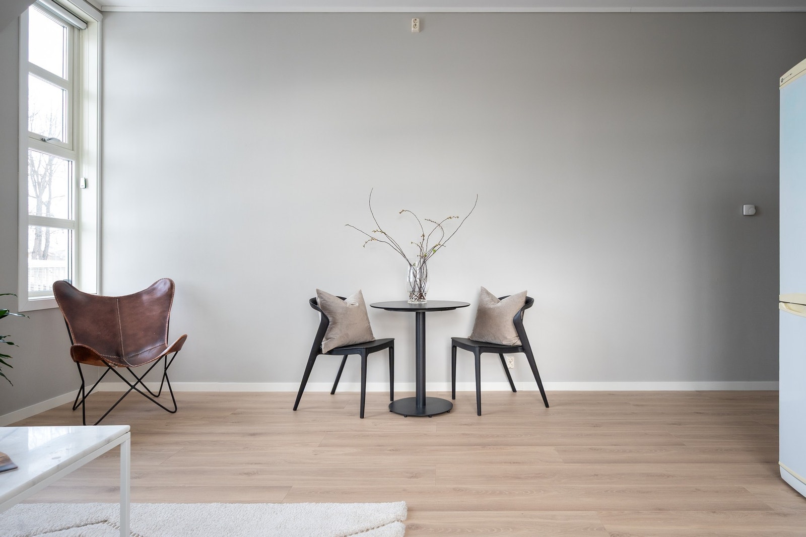 Det er nylig lagt nytt gulv i leiligheten. Galleribilde